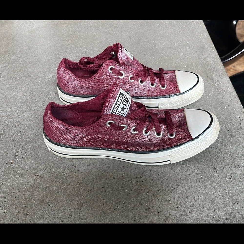 Like new burgundy Converse shoes us 6.5 EUR 37